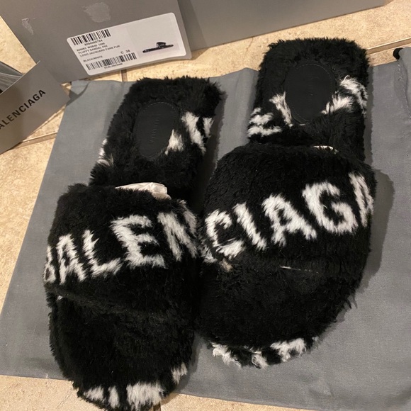 Balenciaga Shoes - Balenciaga Fluffy Slides (38)